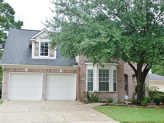 Located on a quiet cul-de-sac street with minimal traffic. Very private.