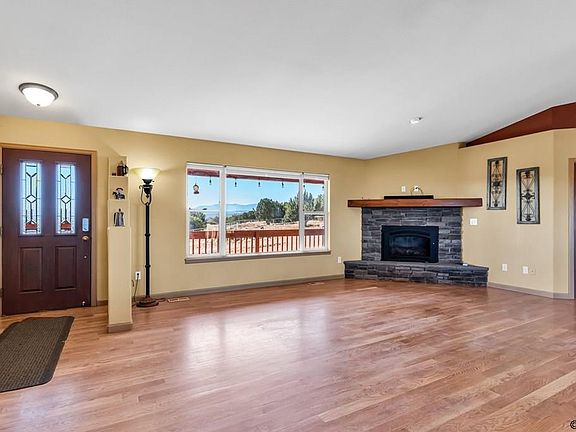 4th image of 7787 Lakeview Dr