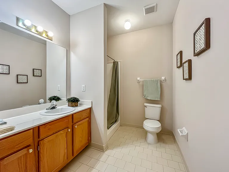 Camden Grove Apartments — Photo 16