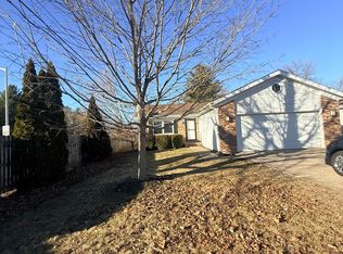 3131 Turning Mill Dr, Springfield, IL 62704