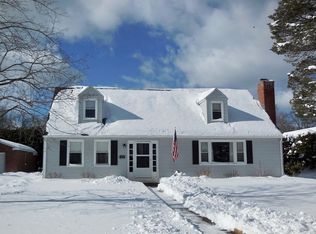 9 Vassar Cir, Holyoke, MA 01040