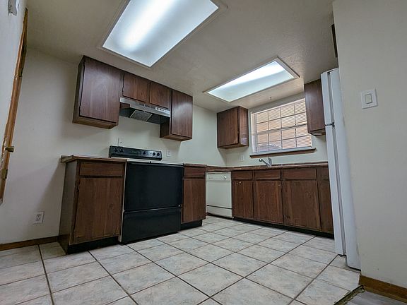 4th image of 318 La Veta Dr NE APT 3