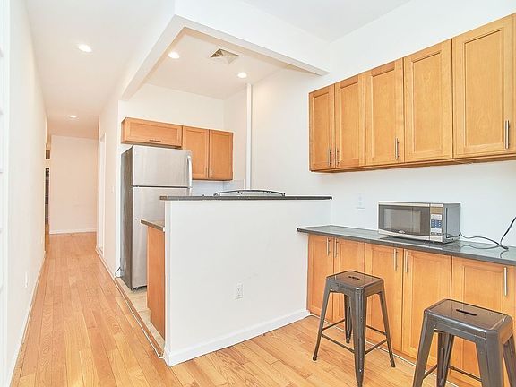 5th image of 1299 1st Ave #2SS