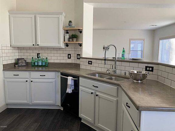 3rd image of 4277 E Linda Ln