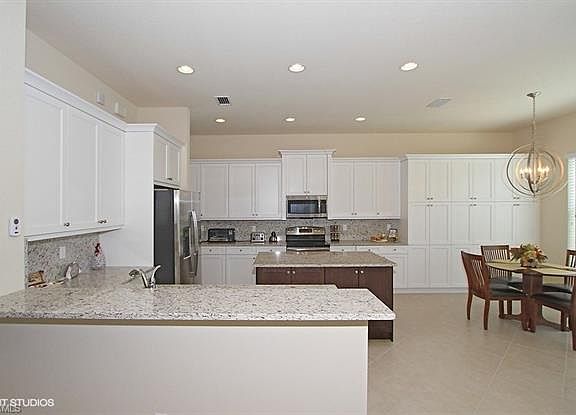 4th image of 11676 Stonecreek Cir