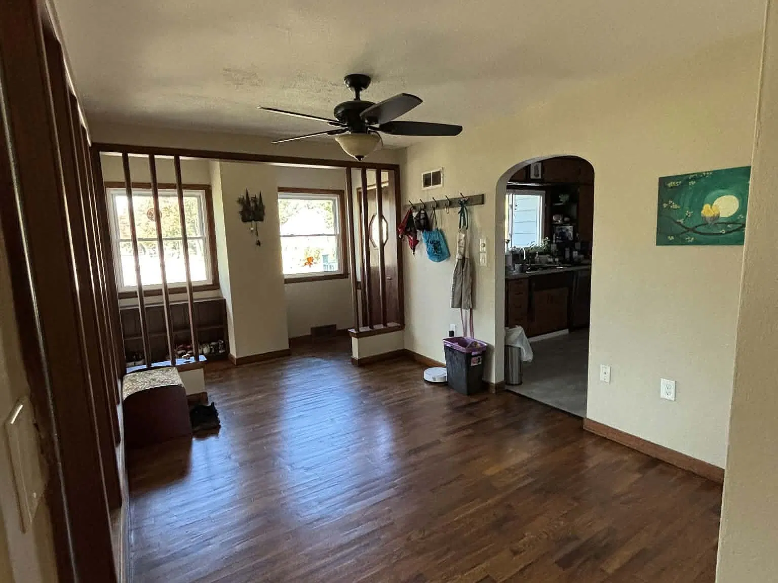 Cozy with great yard and right in Ludington neighborhood — Photo 2