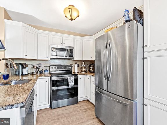 3rd image of 50 Fox Meadow Dr