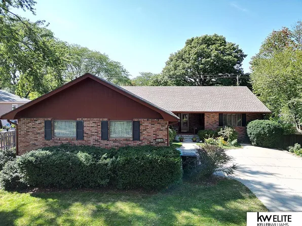 931 Twin Ridge Rd, Lincoln, NE 68510