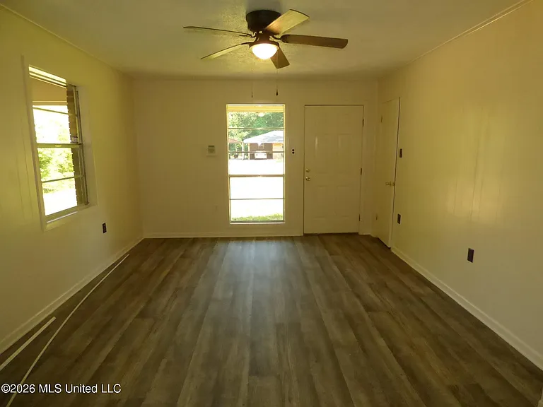 360 Wilson Dr — Photo 7
