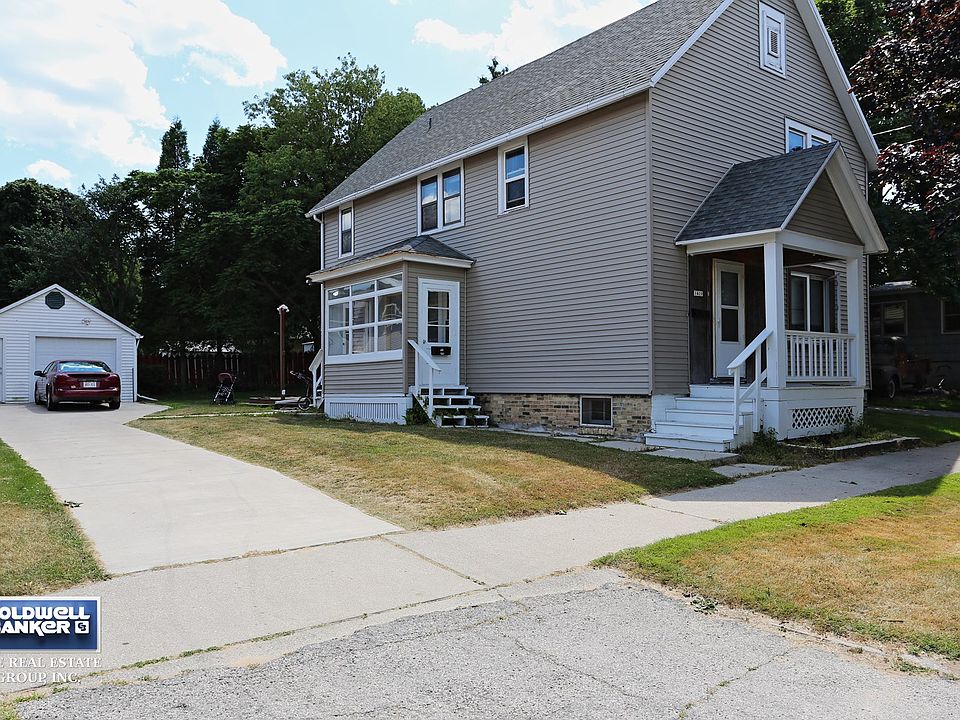 2-Family vinyl sided home has superb rental history.