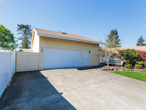 2nd image of 6716 SE Pinecreek Way