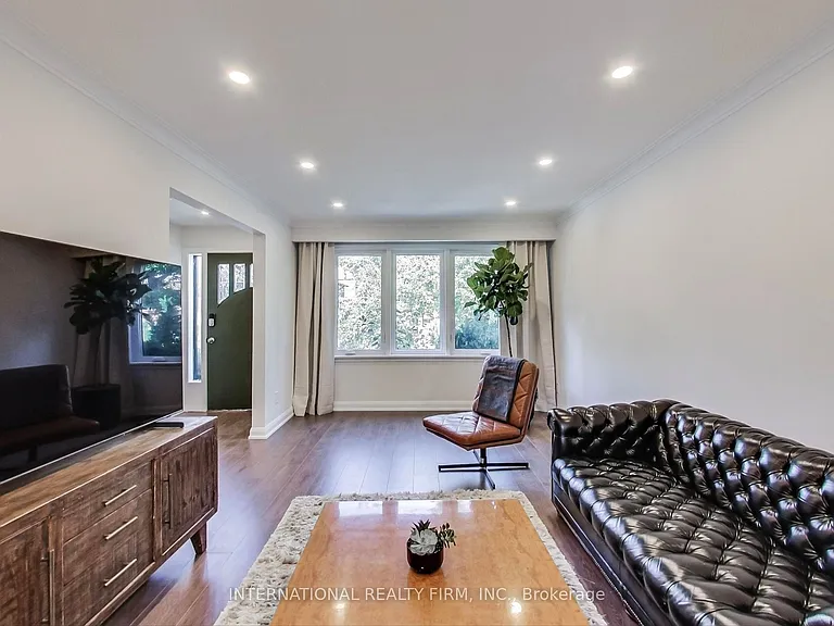 1097 Glengrove Ave — Photo 5