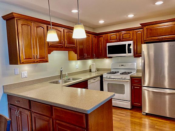 2nd image of 7425 Canterbury Pl