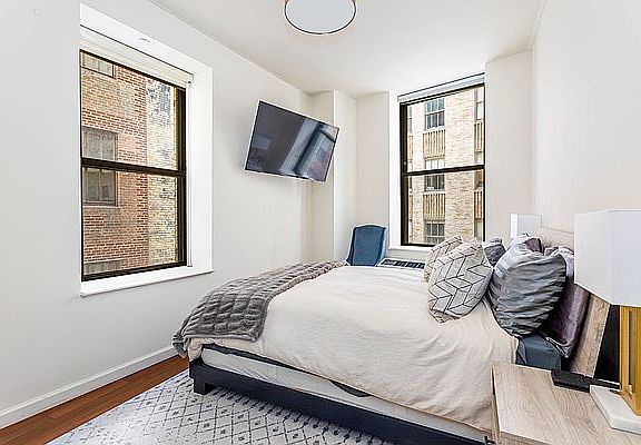 3rd image of 82 Beaver St APT 909