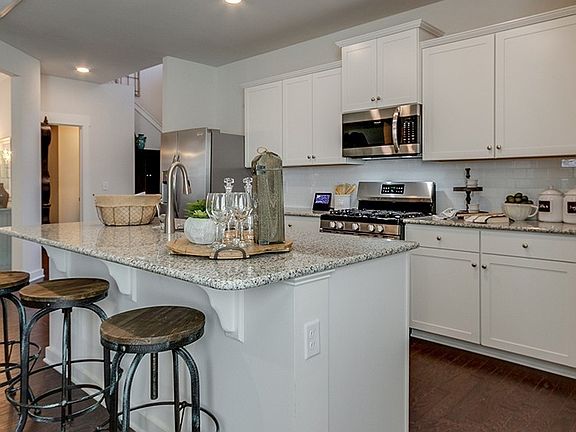 5th image of 802 Moray Ln