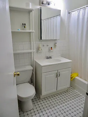 Rented by Space Real Estate | media 36