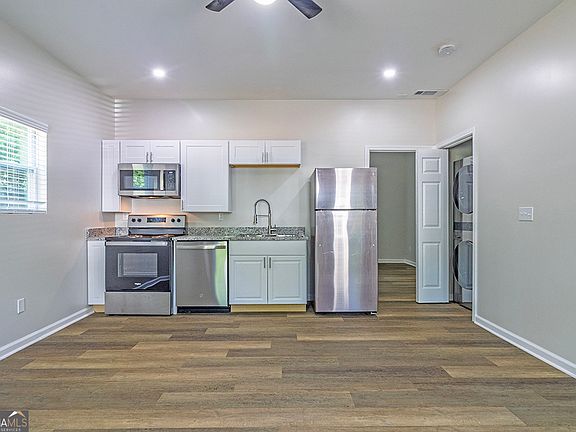 5th image of 2775 Village Green Ln