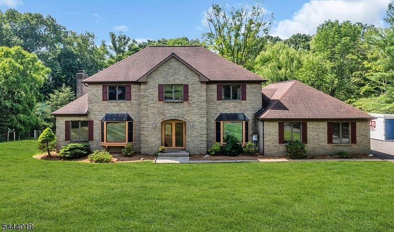 1st image of 10 Tara Ct