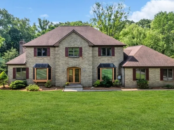 10 Tara Ct, Hardwick Twp., NJ 07825