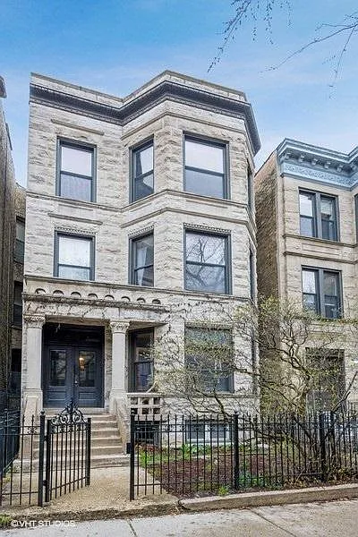 Building Photo - 908 W Newport Ave #2