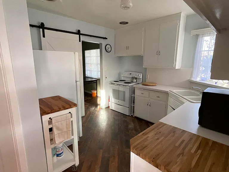 5018 E Eastland St — Photo 2