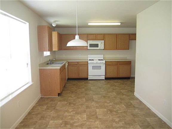 3rd image of 19738 River Pointe Ln