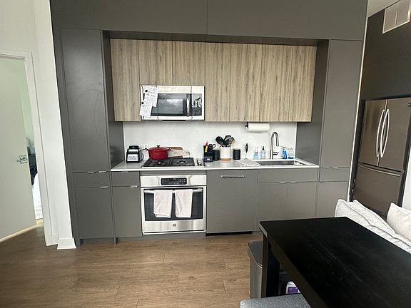 3rd image of 3462 N Lincoln Ave #205