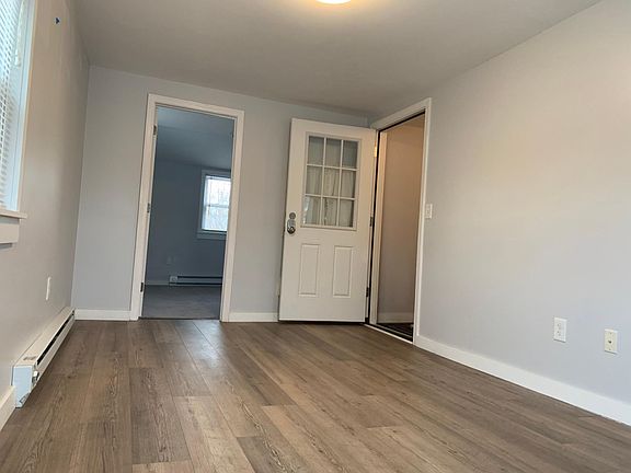5th image of 9 Fairview Ave #2