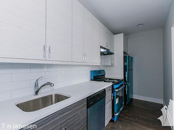 4th image of 3917 N Janssen Ave #723