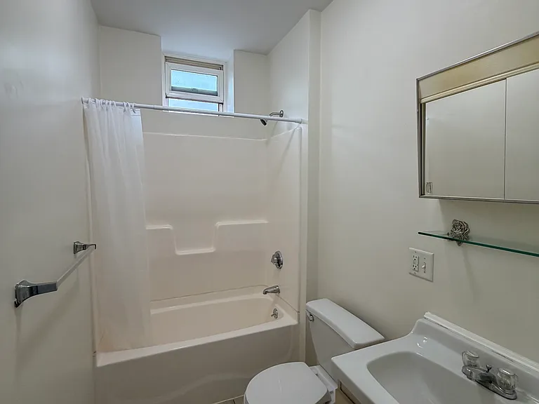 62 Vinal Ave — Photo 2