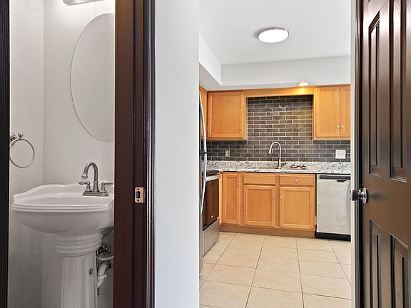 5th image of 2301 Primrose Dr APT 4D