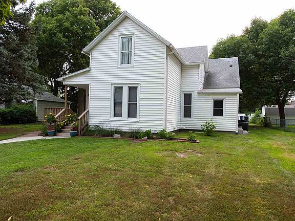 2nd image of 915 Garfield St