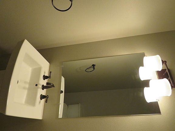 5th image of 4424 105th St Unit B