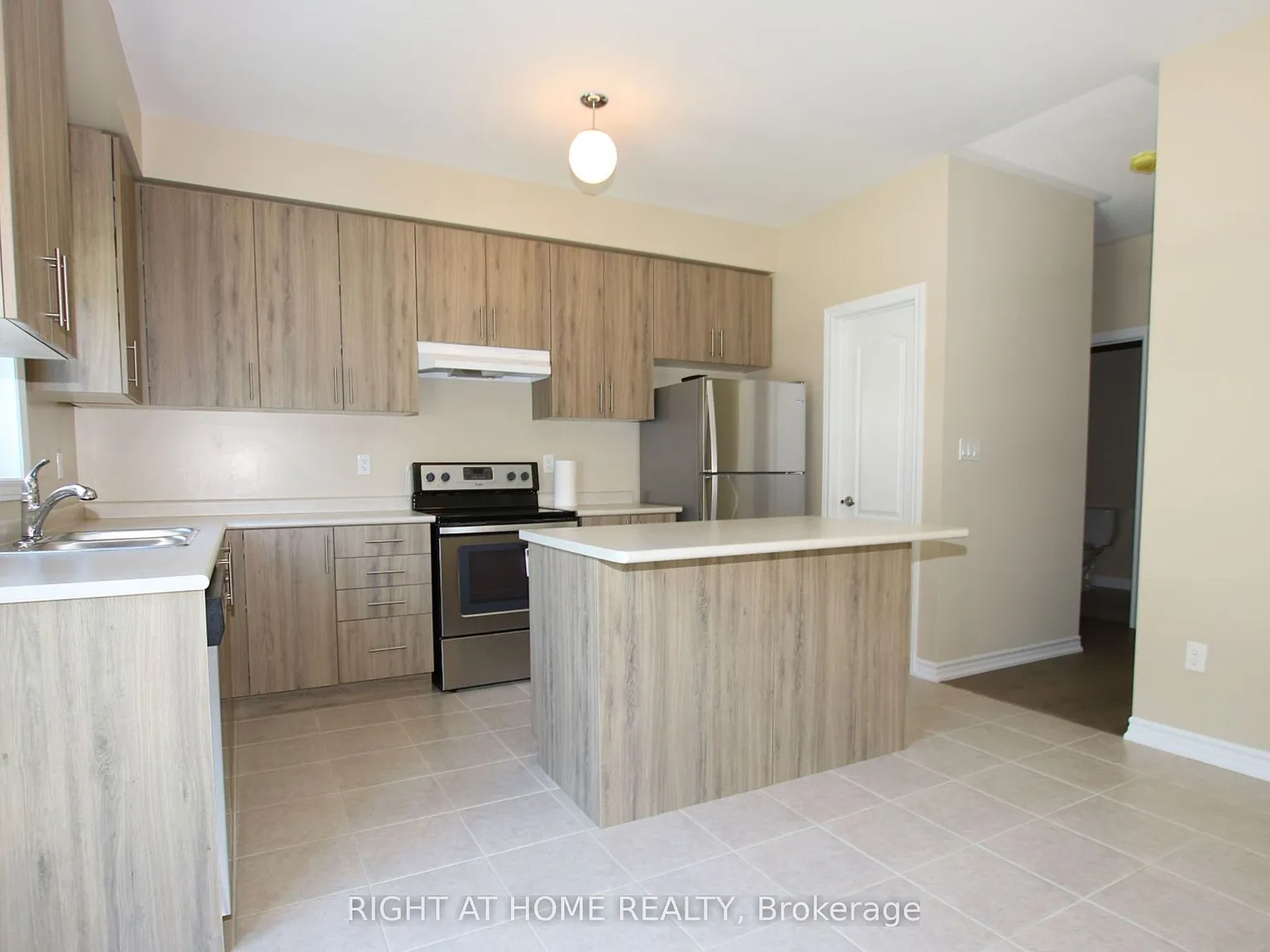 4 bed, $2,799 — Photo 3