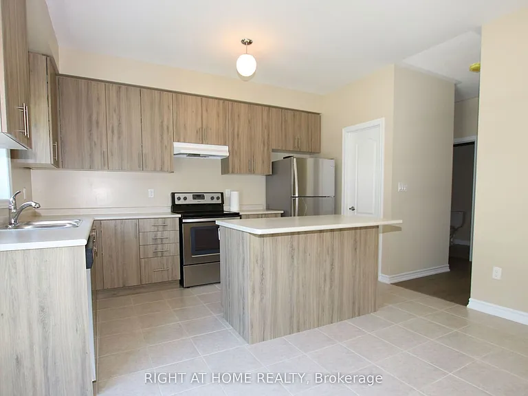 49 Milson Cres — Photo 3