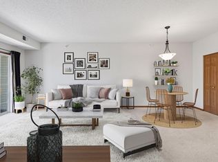 114200 Hundertmark Rd UNIT 404, Chaska, MN 55318