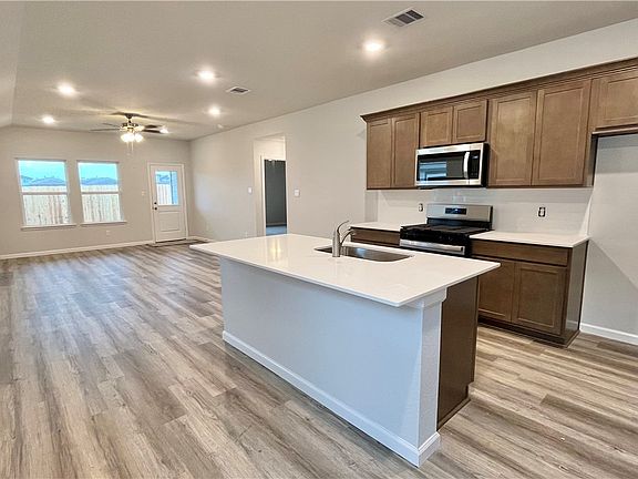 3rd image of 929 Coffee Mill Ln