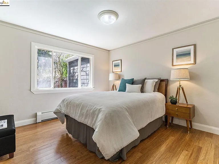 1001 Elm Ct — Photo 4