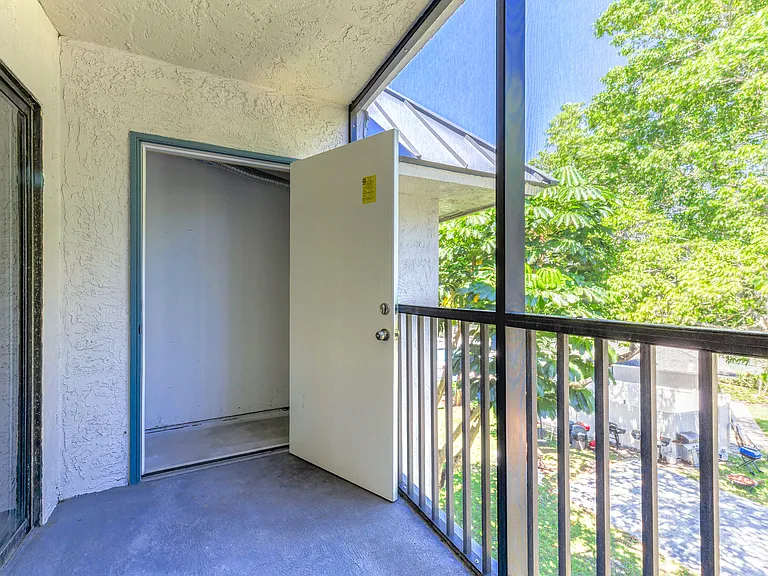 Delray Place Apartments — Photo 27