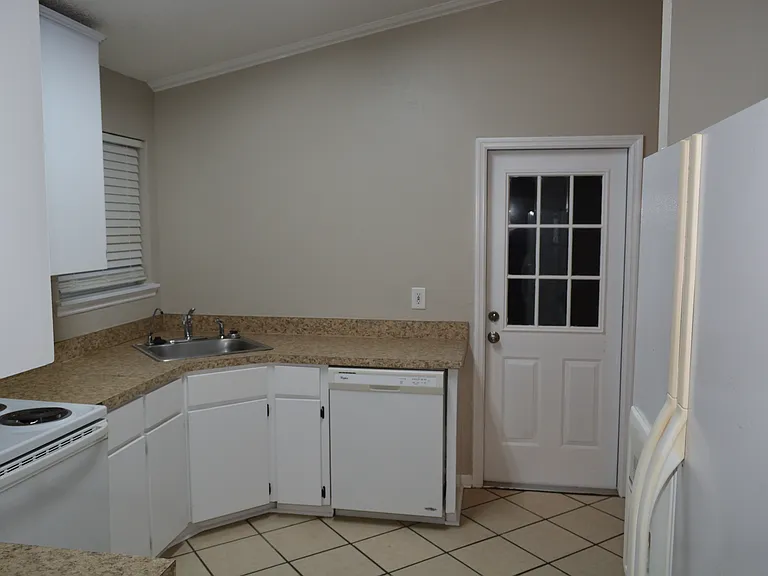 3996 Bothwell Ter — Photo 10