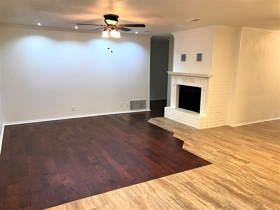 Living Room with fireplace