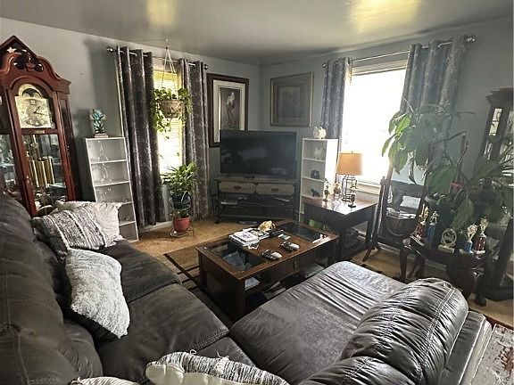 4th image of 807 Prince Ave