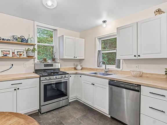 5th image of 166 Campbell Pond Road