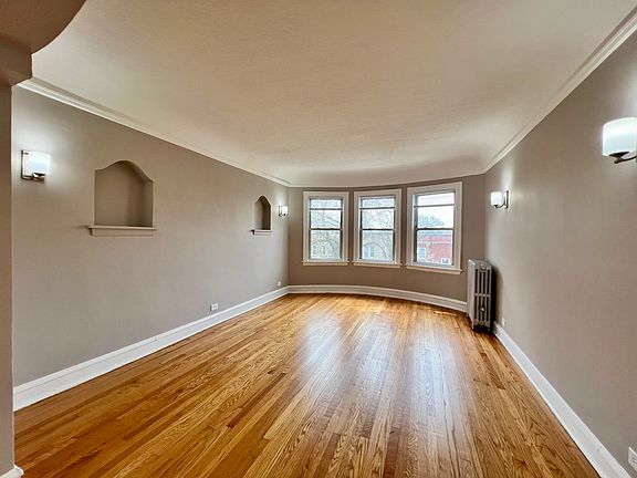 4th image of 5543 N Sawyer Ave #3D