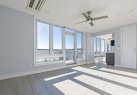 2nd image of 975 Liberty Ave #7X