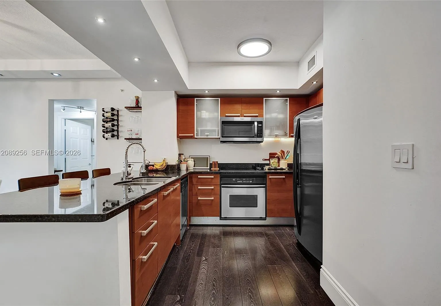 The Minorca Condo — Photo 4