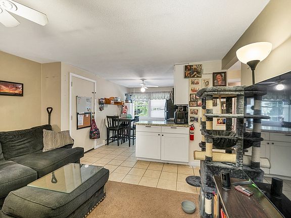 5th image of 8 Carriage Hill Rd APT 17