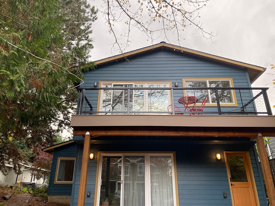 1st image of 930-932 SE Clatsop St #930