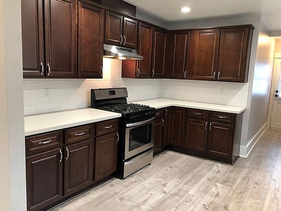 5th image of 441 N Carmelo Ave