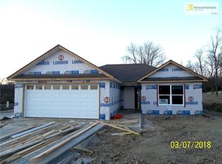 901 Ingleside Dr, Pleasant Hill, MO 64080